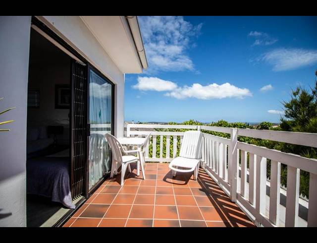 8 BEDROOM HOUSE FOR SALE IN COUNTRY CLUB
